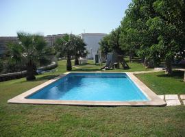Apartamento Calan Forcat en Ciutadella de Menorca，位于休达德亚的酒店