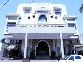 HOTEL RAJMAHAL