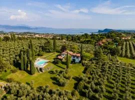PODERI LA ROCCHETTA Countryside Estate on the Hills of Lake Garda