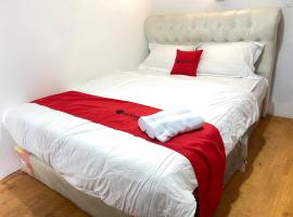 RedDoorz Plus at Puncak Mas Cottage Lampung，位于Lampung的酒店