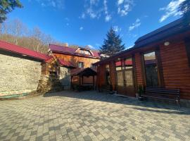 Готель "Уклин"，位于波利亚纳的酒店