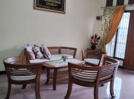 RUMAH PAKSI HOMESTAY，位于Tanjungkarang的酒店