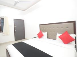 HOTEL DIVINE DELUXE，位于Sultānpur的酒店