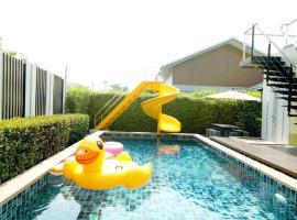Thacha Pool Villa A，位于华欣的酒店