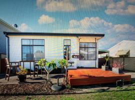 Blacksmiths Beach Shack，位于Blacksmiths的酒店