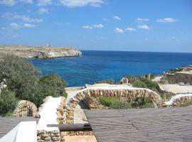 艾旦慕斯迪博尔戈卡拉克雷塔酒店，位于兰佩杜萨Cala Creta Beach附近的酒店