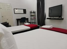 RoomStay Hj Esmon Parit Raja UTHM，位于巴力拉惹的民宿