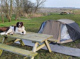 Basic 2p tent Sotterum，位于Cornwerd的豪华帐篷营地