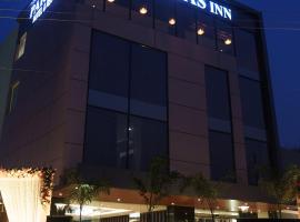 Paras inn,位于古尔冈的酒店