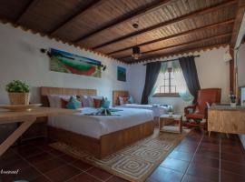 Room in Bungalow - Bungalow Double 3 - El Cortijo Chefchaeun Hotel Spa，位于舍夫沙万的酒店