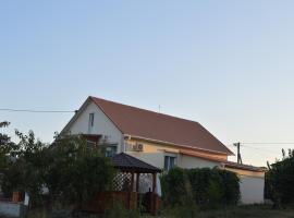 Дача в Санжейке с уютной территорией для отдыха у Чёрного моря，位于桑日卡的别墅