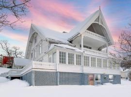 The Arctic Villa in Tromsø，位于特罗姆瑟菲耶尔海森吊厢索道站附近的酒店