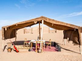 Berber Camp & Desert Tours，位于姆哈米德的露营地