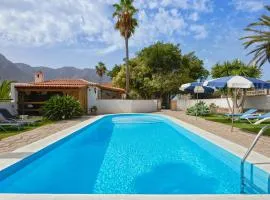 2 bedrooms house with shared pool enclosed garden and wifi at Buenavista del Norte 1 km away from the beach