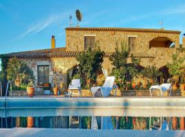 Pretty Villa with Sun Loungers，位于卡隆赫的酒店