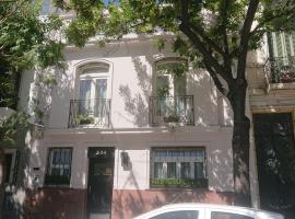 534 Petit San Telmo - Studio & Suites，位于布宜诺斯艾利斯Museo Penitenciario Antonio Ballve附近的酒店