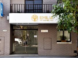 EMILIA HOTEL，位于罗萨里奥罗萨里奥 - 伊斯拉斯马尔维纳斯国际机场 - ROS附近的酒店