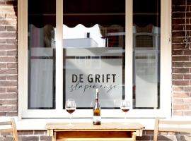 De Grift，位于阿珀尔多伦Gigant电影院附近的酒店