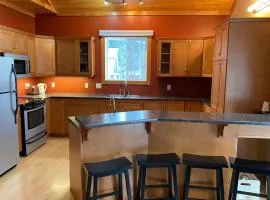 Gudjonson Getaway - 2 bed 2 bath Cabin