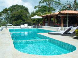 Cotinga Hotel Spa，位于佩雷拉的带泳池的酒店