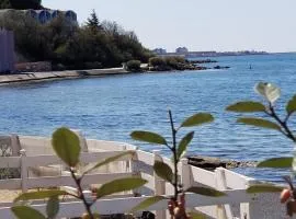 Charmant T2 pieds dans l'eau tout confort climatisé classé 2 étoiles tarif promotionnel pour curistes