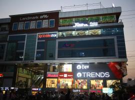 Hotel Manas Plus，位于Khandwa的酒店