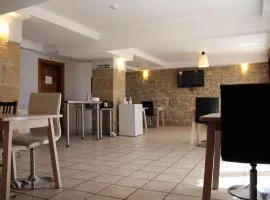 乌胡埃圣母旅馆酒店