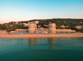 Azalia Beach Hotel Balneo & SPA，位于圣君士坦丁和海伦那的酒店