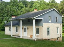 Serene Saxton Lodge 7 Mi to Lake Raystown!