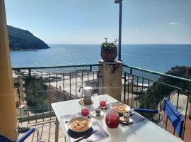 Michela Apartment Sea View，位于莱万托的酒店