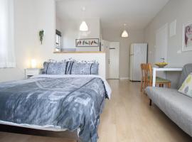 Cute & Cozy Studio Apt in Zichron Yaakov，位于兹奇隆亚科夫的酒店