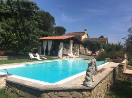 Podere Belvedere - Villa with private swimming-pool，位于卡尔米尼亚诺的酒店