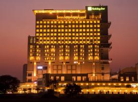 Holiday Inn Gurugram Sector 90, an IHG Hotel，位于古尔冈的酒店