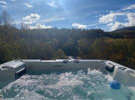 River Villa with amazing view + Jacuzzi, Garden, Forest access，位于韦特拉蒙图的度假屋