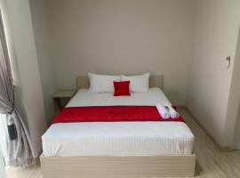 RedDoorz near Alun Alun Purbalingga，位于Purbolinggo的酒店