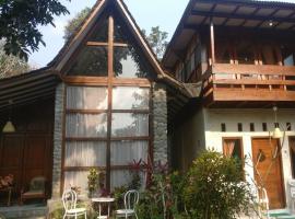 Omah Kayu Cottage 1，位于马格朗的酒店