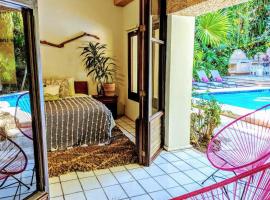 Steps to Ocean Huge Beach Villa Private Pool in Exclusive Fase 1 Playacar，位于普拉亚卡门的酒店