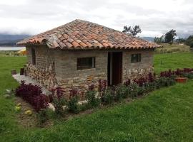 Mirador Valle del Tomine - Cabaña vista al embalse，位于瓜塔维塔的别墅