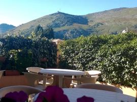 HOTEL - RESTAURANT - BAR SAINT AVIT L HOTEL DES TCHOUMJEU LOURDES，位于卢尔德的酒店