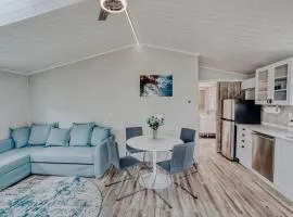 Modern & Cozy stand-alone apartment - perfect stay