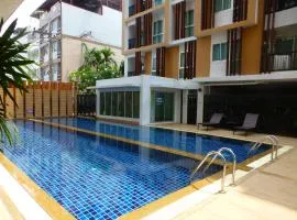 1 Double bedroom Apartment with Swimming pool security and high speed WiFi