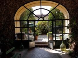 Dimora Aganoor: the guesthouse - relais & gourmet - a few steps from the divine，位于卡瓦德蒂雷尼的旅馆