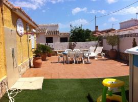 Villa with garden and pool in Denia，位于德尼亚的酒店
