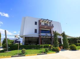 White Palace Hotel，位于吉诺卡斯特的酒店
