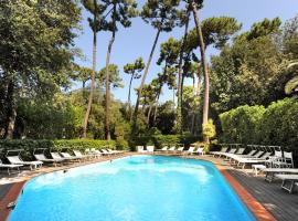 蒂兹雅娜别墅酒店，位于马里纳-迪-皮特拉桑塔的浪漫度假酒店