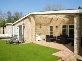 Bungalow between Amsterdam and Haarlem with sauna