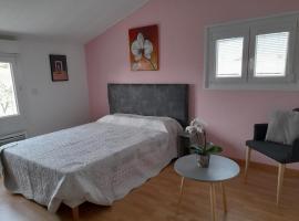 Gîte "La Belle Etoile" 2 nuits minimum, 3 étoiles，位于Le Fenouiller的酒店