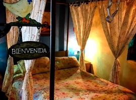 Room for rent in rural house，位于Valeria的酒店