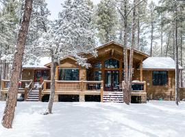 Deck and Fire Pit Family-Friendly Lakeside Retreat，位于Sponseller的酒店