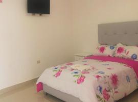 Hotel La Democracia，位于Higuey的酒店
